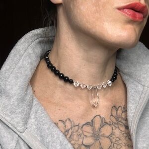 Oak glass crystal point choker